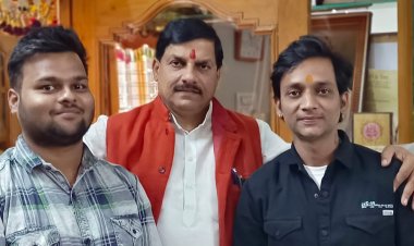 On the occasion of Mahashivratri, the devotees were happy after seeing the Jyotirlinga Mahakal in the temple.